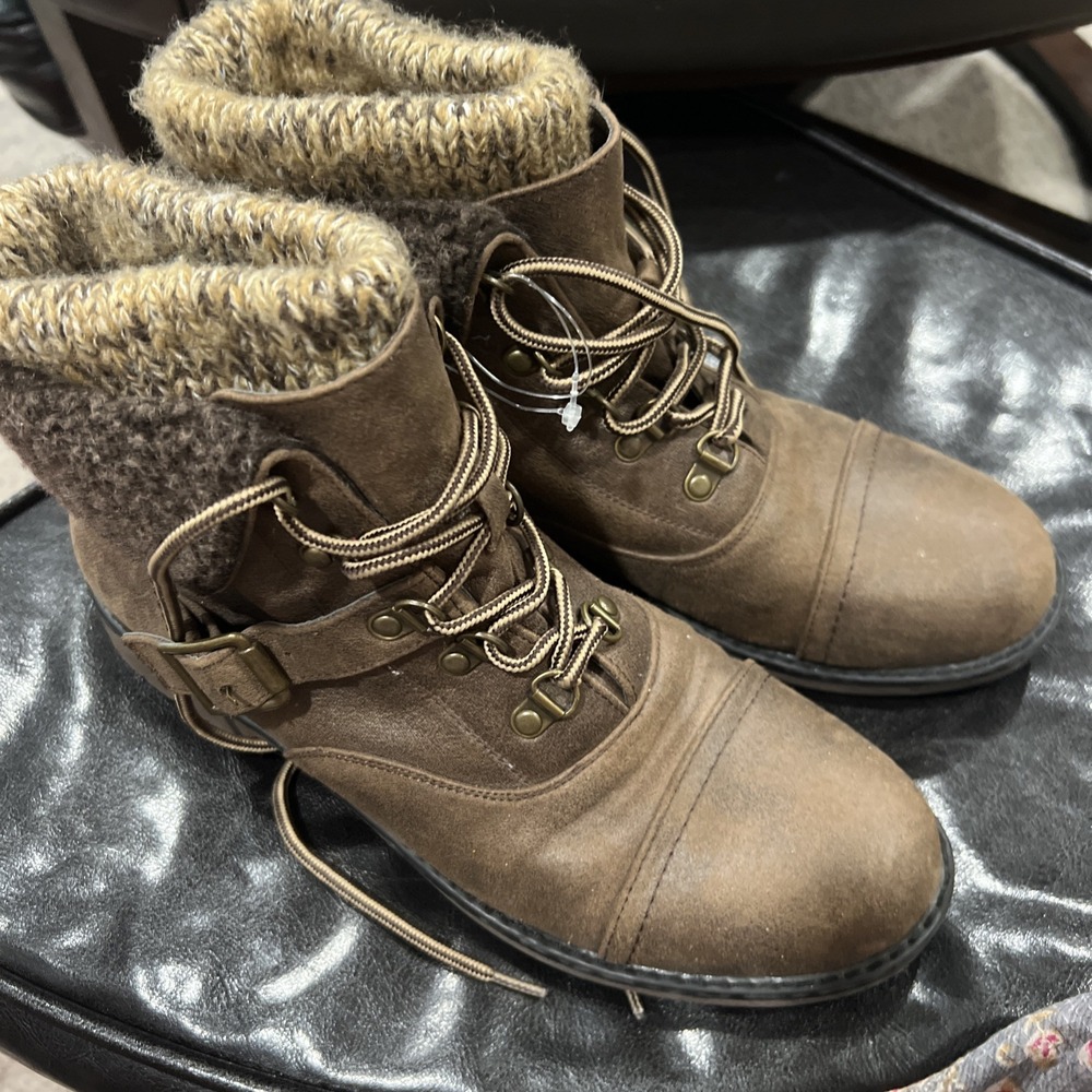 Cliffs by White Mountain DALEY Women's Size 9 Brown Fleece/Faux Leather Bootie‎